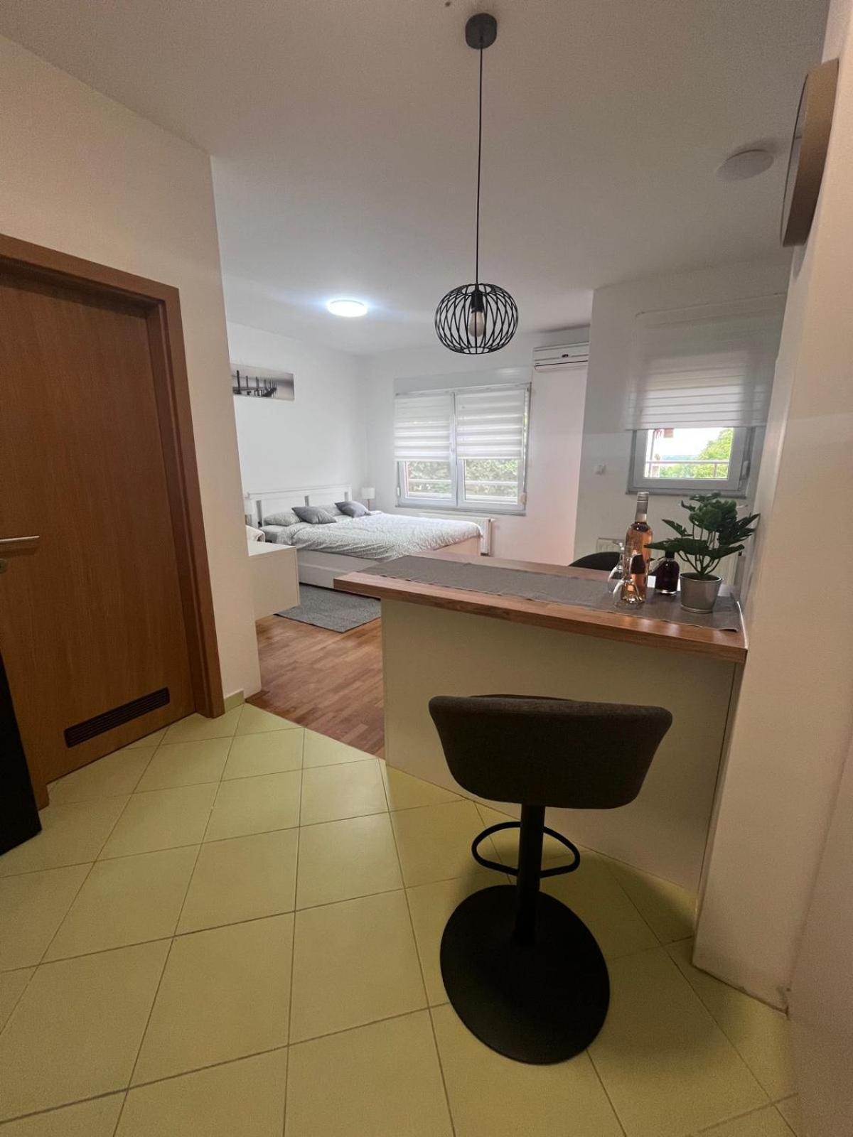 Studio Apartman - Sweet&Little Vrbovec Exteriör bild