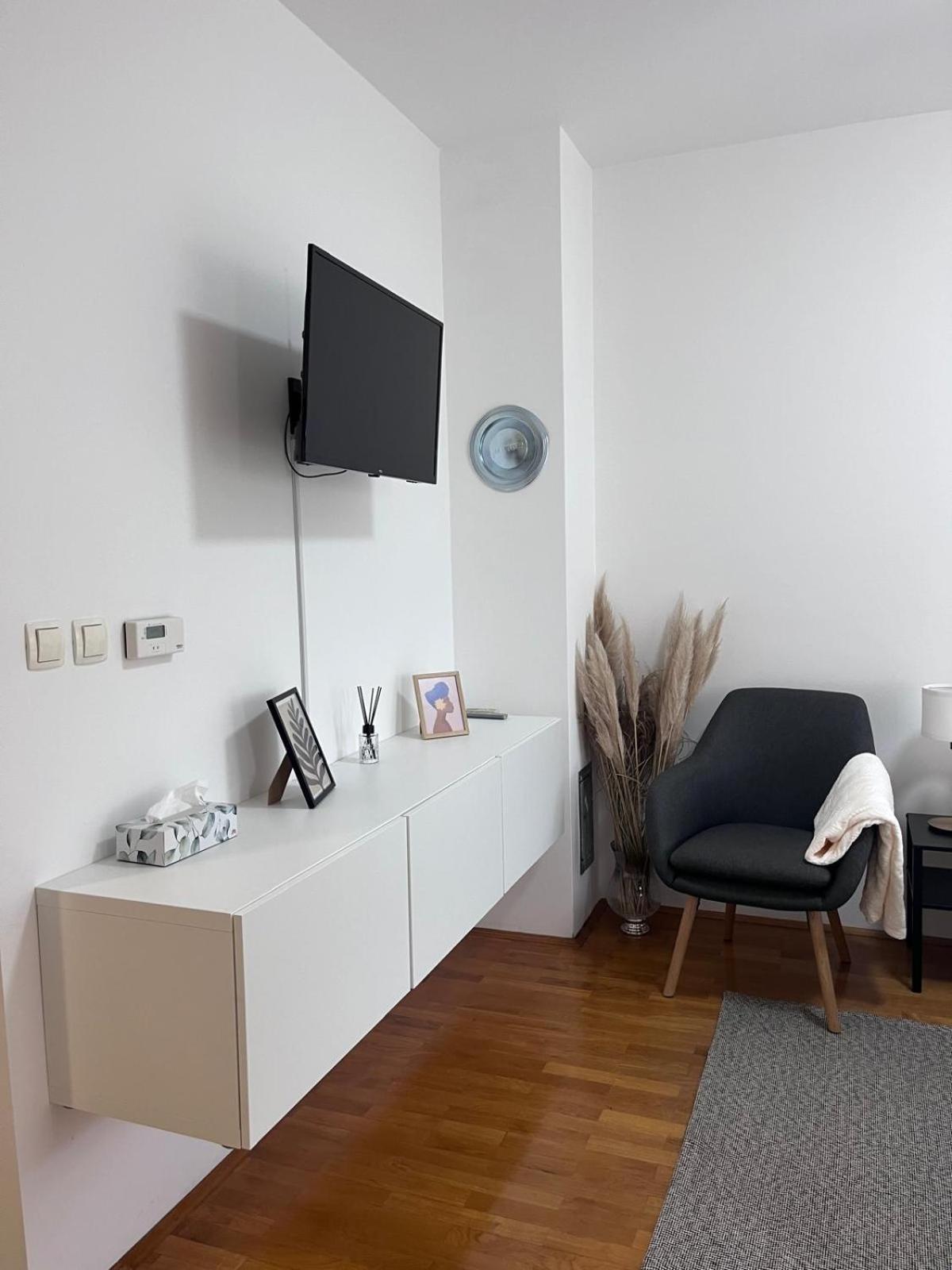 Studio Apartman - Sweet&Little Vrbovec Exteriör bild