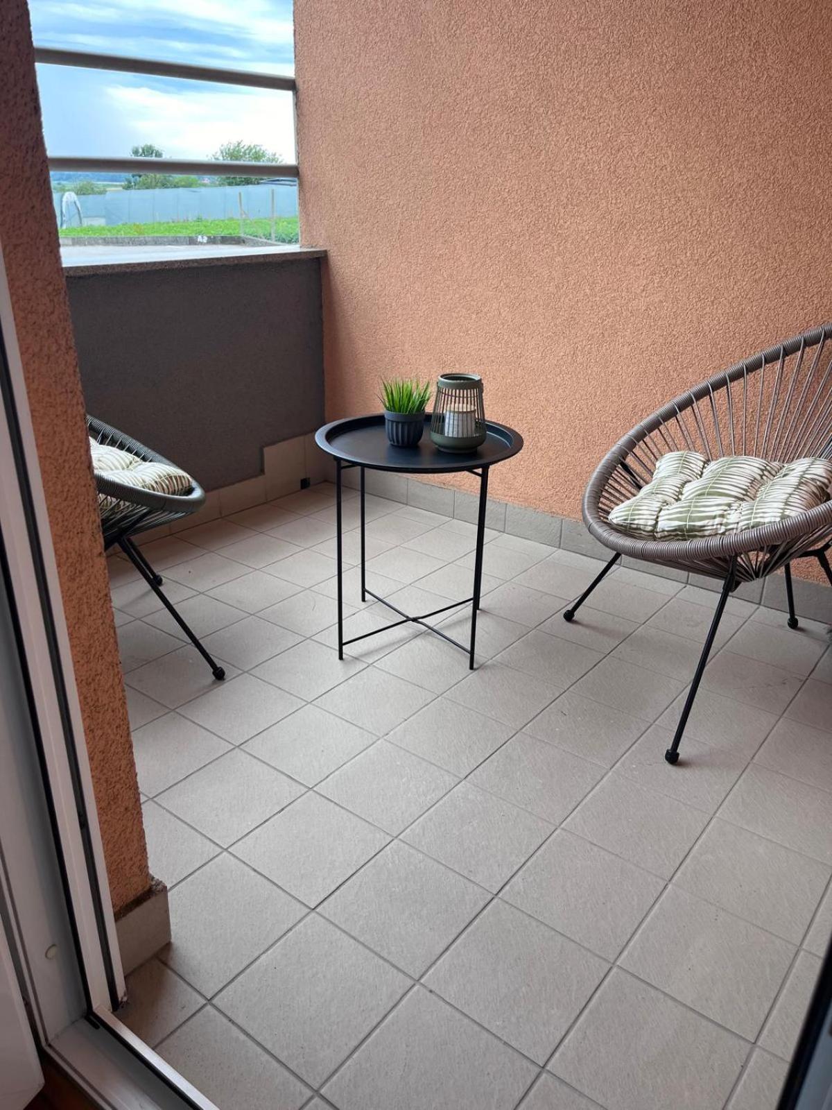 Studio Apartman - Sweet&Little Vrbovec Exteriör bild