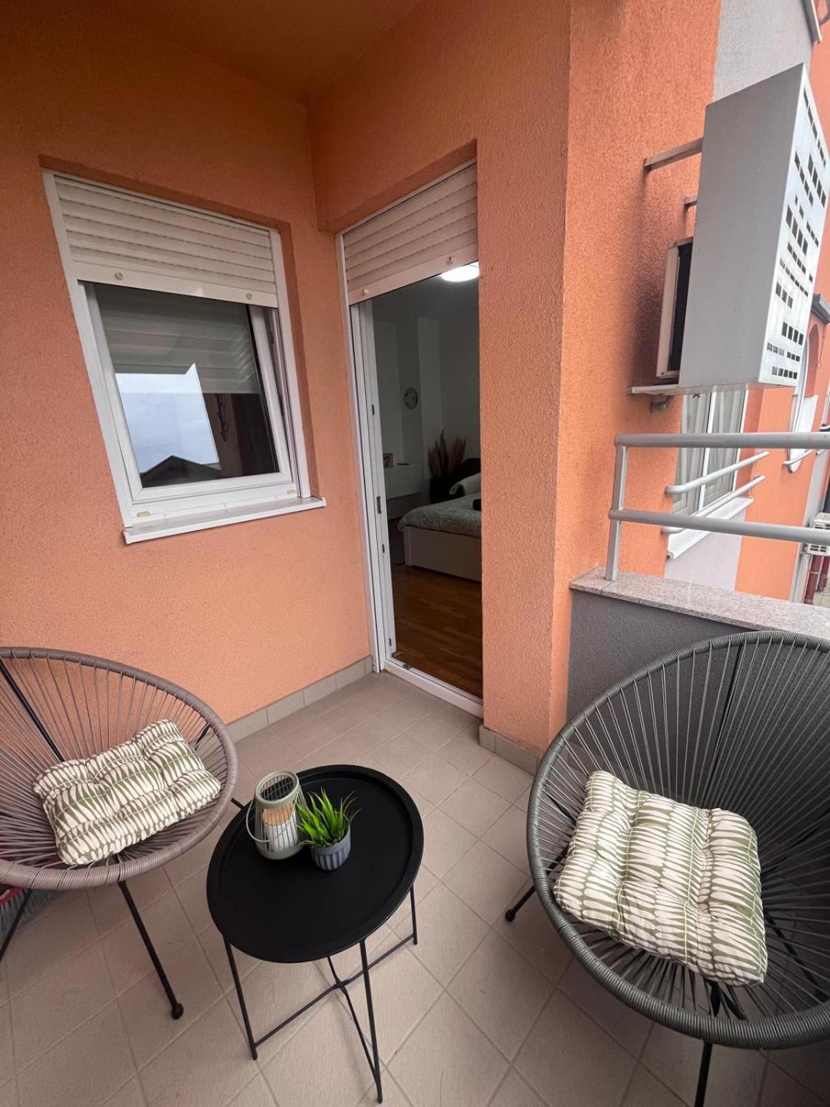Studio Apartman - Sweet&Little Vrbovec Exteriör bild